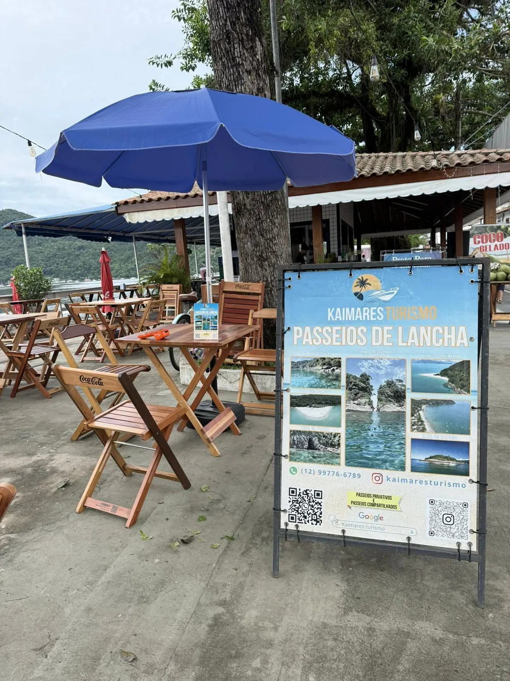 Local de embarque da Kaimares Turismo, ao lado do Quiosque Mar Aberto, na Praia do Itaguá, Ubatuba