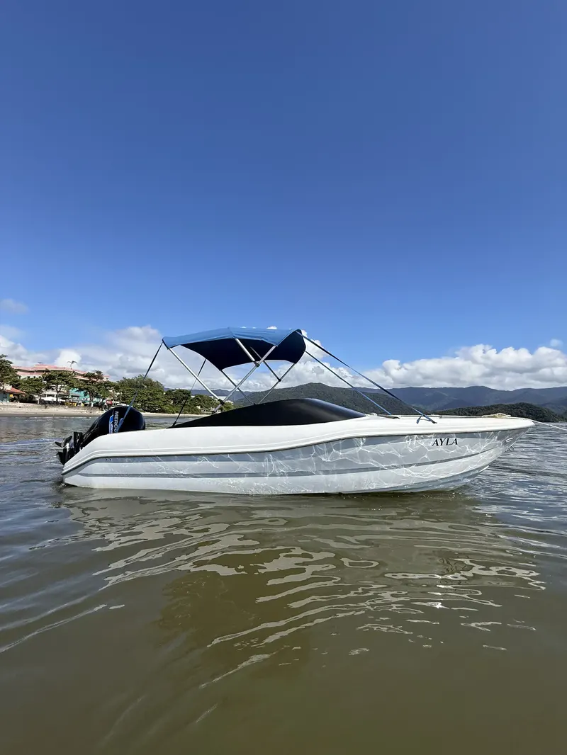 Lancha da Kaimares no Roteiro Norte de Ubatuba