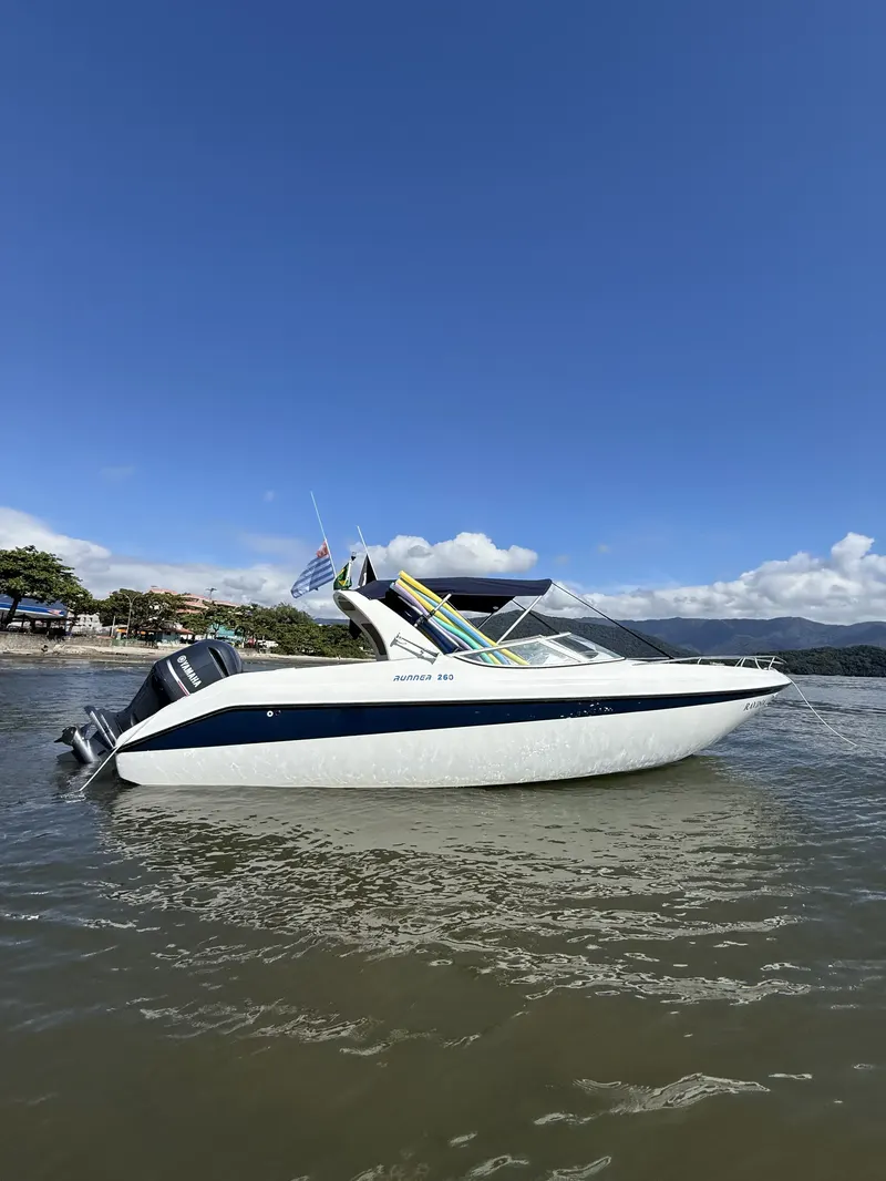 Lancha da Kaimares Turismo em Ubatuba